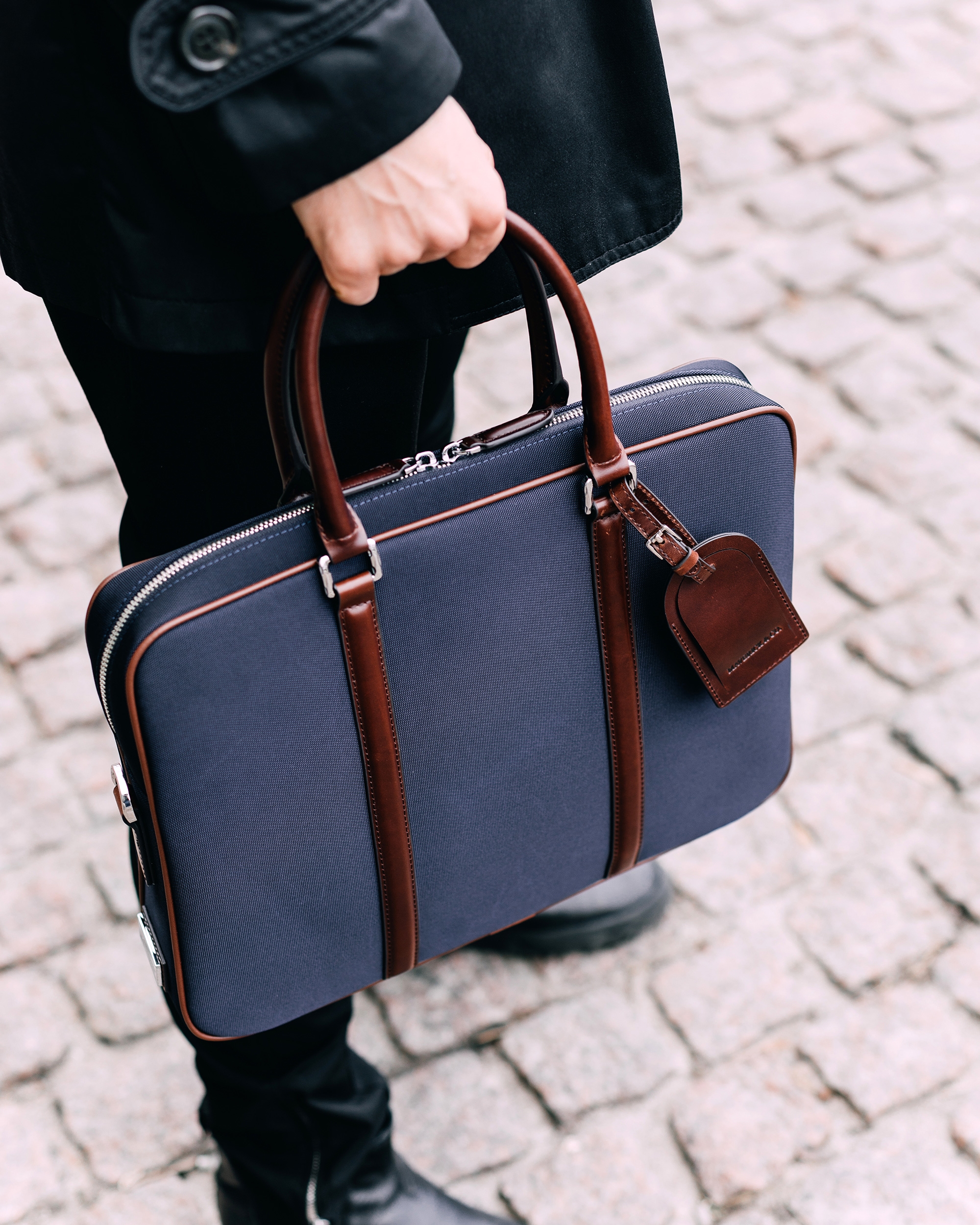 Túi xách Maverick VLT Briefcase - Black quai xách và dây đeo