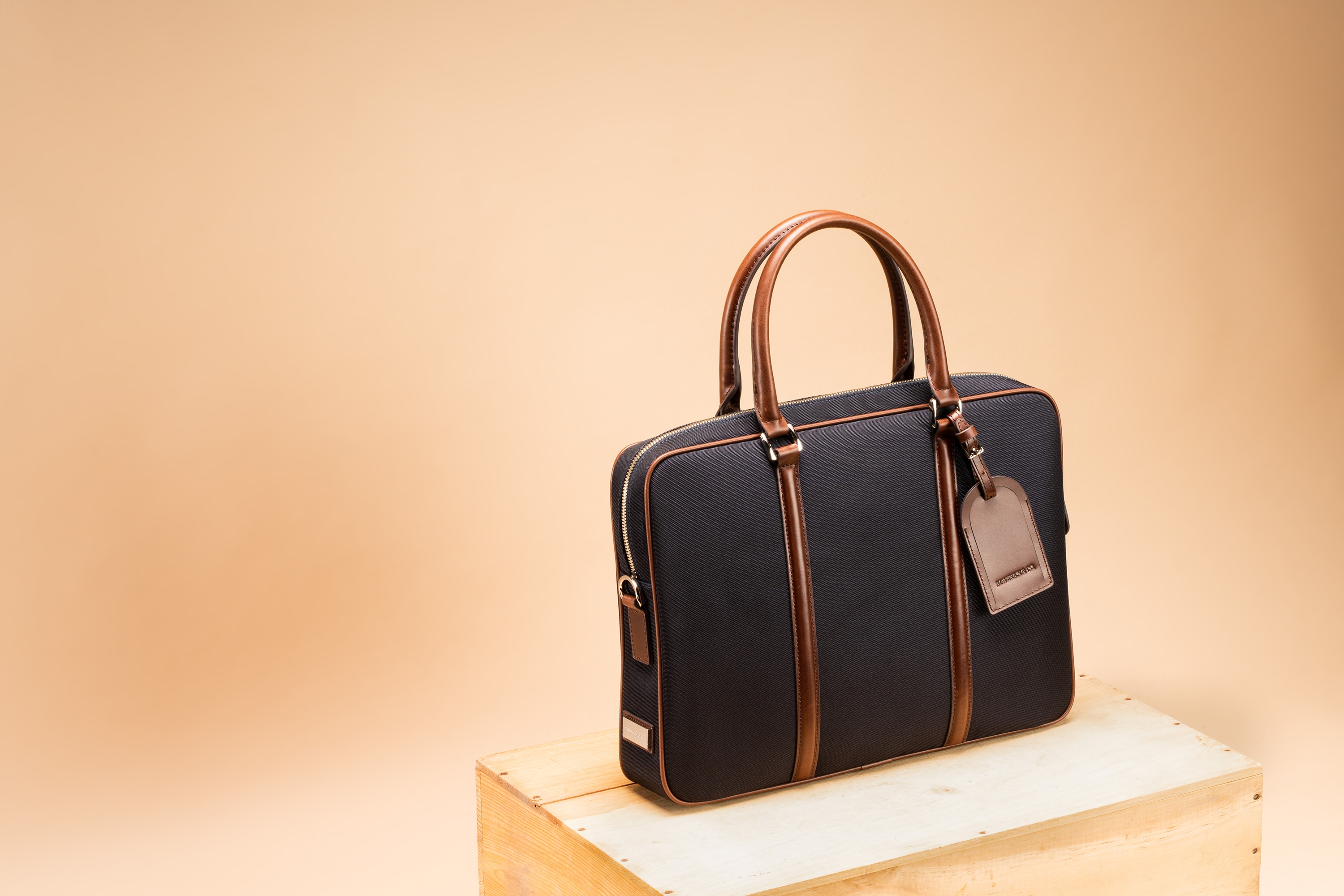 Túi xách Maverick VLT Briefcase - Black thời trang lịch lãm