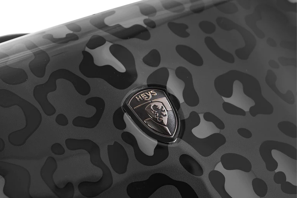 Vali Heys Leopard Fashion Spinner Size M (26 inch) - Black chất liệu
