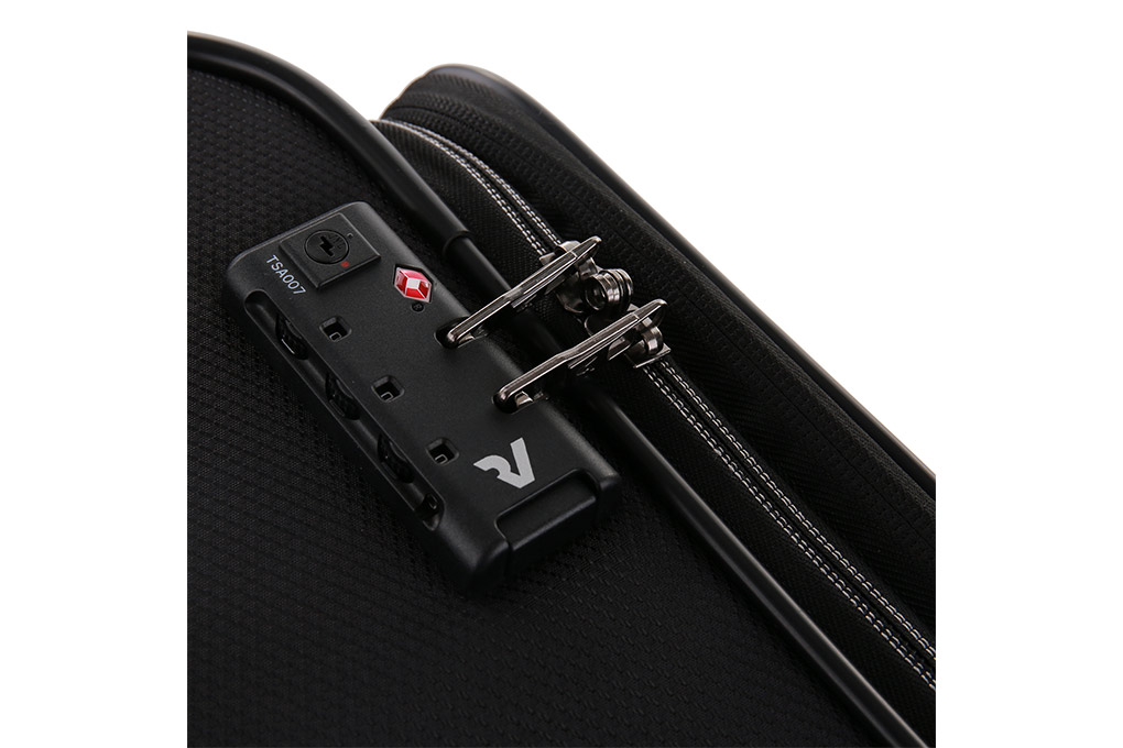 Vali Roncato Evolution size M (26 inch) - Black khóa số