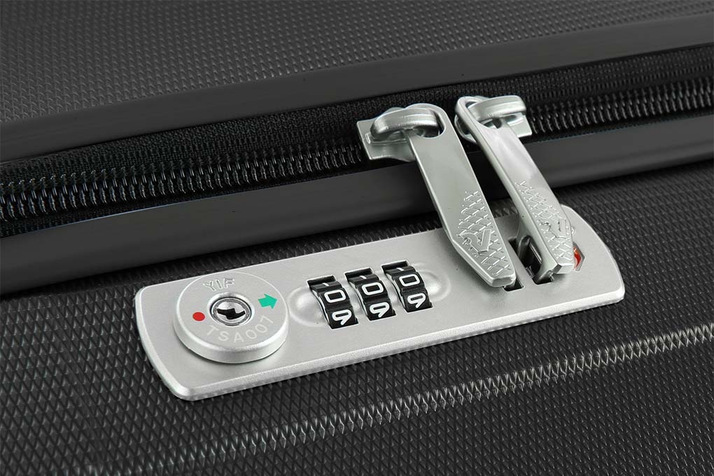 Vai Roncato Unica size M (26 inch) - Black khóa số TSA