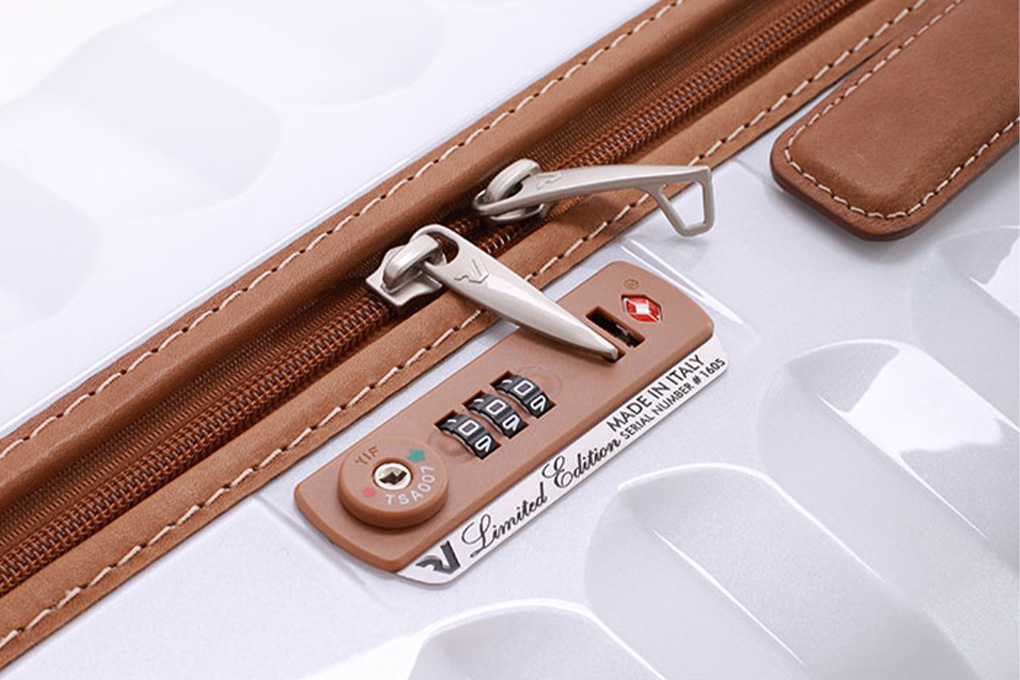 Vali Roncato Elite Trâu Oai Hùng - Vượt Bão - Size M khóa số TSA