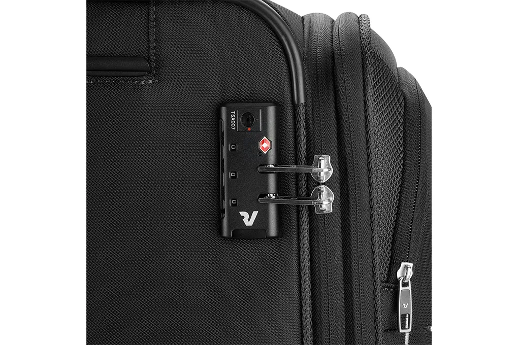 Vali Roncato Joy size S (20 inch) - Black khóa TSA an toàn