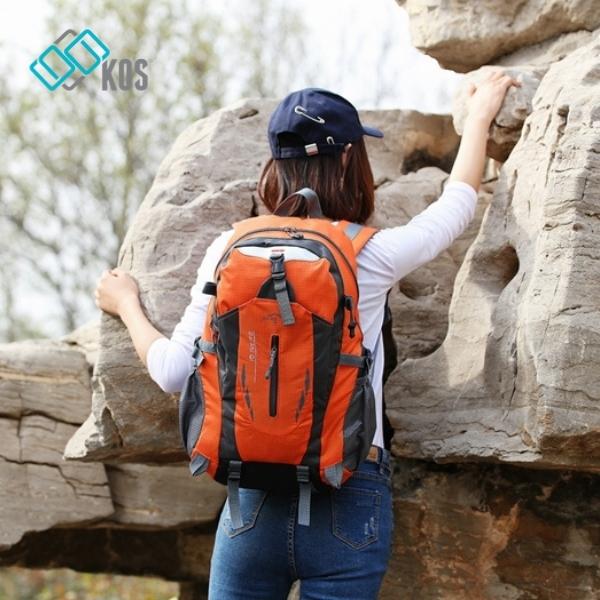 Balo m&agrave;u cam da b&ograve; gi&aacute; th&agrave;nh ph&ugrave; hợp t&uacute;i tiền