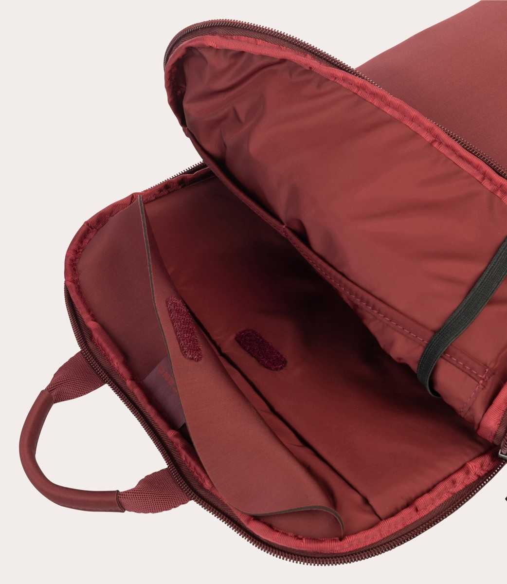 Balo Tucano Flat M 13” - Bordeaux không gian chứa