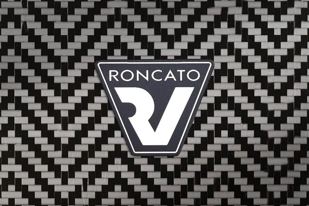 Vali Roncato We-Glam Texture 5 tấc (20 inch) - Black chất liệu bền