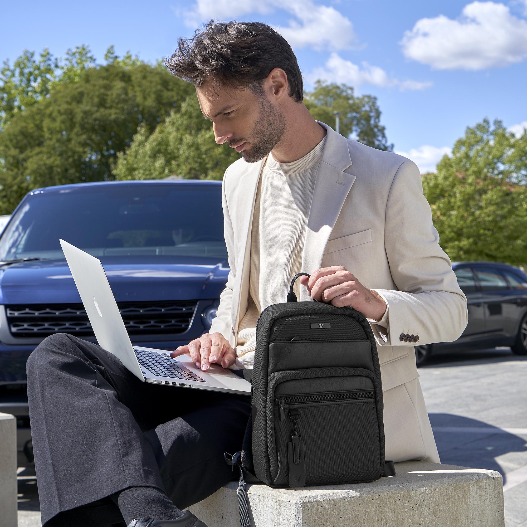 Lựa chọn thông minh với balo nhỏ gọn cho nam