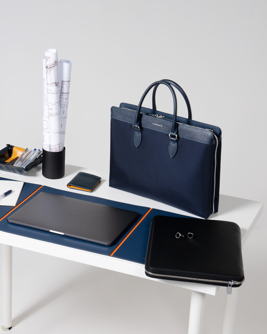 Các hãng túi xách nam nổi tiếng: Phong cách và chất lượng đỉnh cao