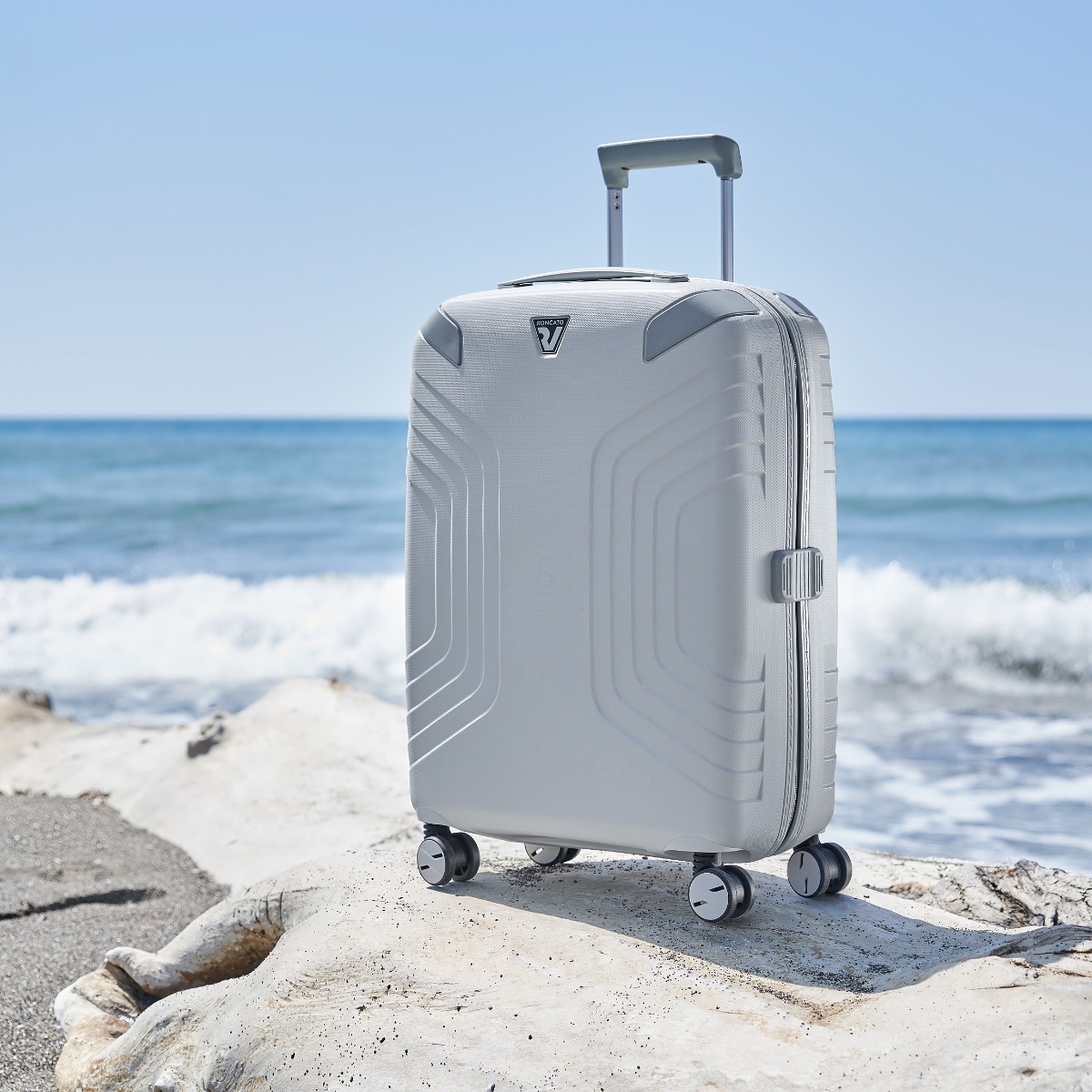 Giá vali size 24 có phù hợp với nhiều đối tượng người dùng?