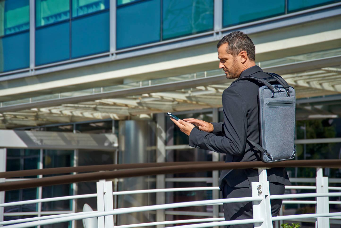 Balo nhỏ gọn cho nam giới hiện đại