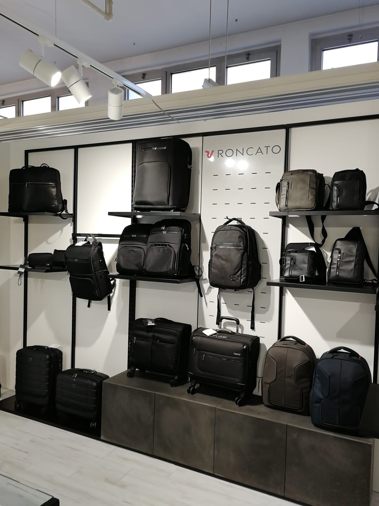 Balo nhỏ gọn cho nam nổi bật