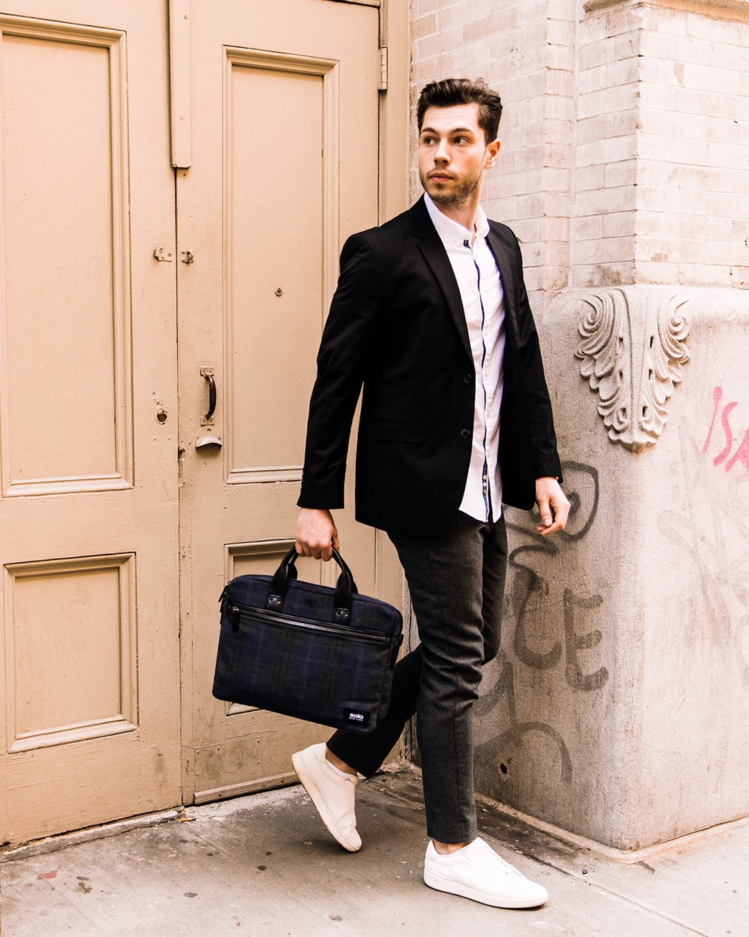 Các hãng túi xách nam nổi tiếng Solo