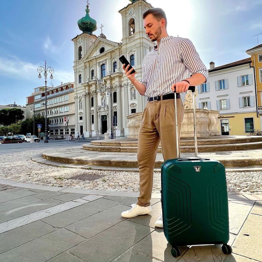 Cách bảo quản vali nhựa nổi bật