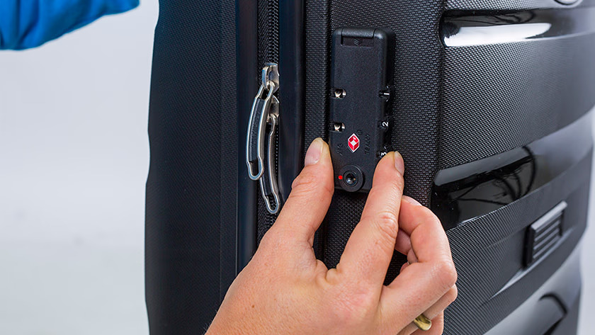 Cách sử dụng vali khóa số