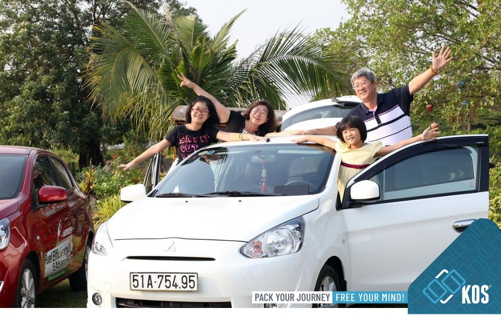 Cả gia đ&igrave;nh c&ugrave;ng đi Huế 