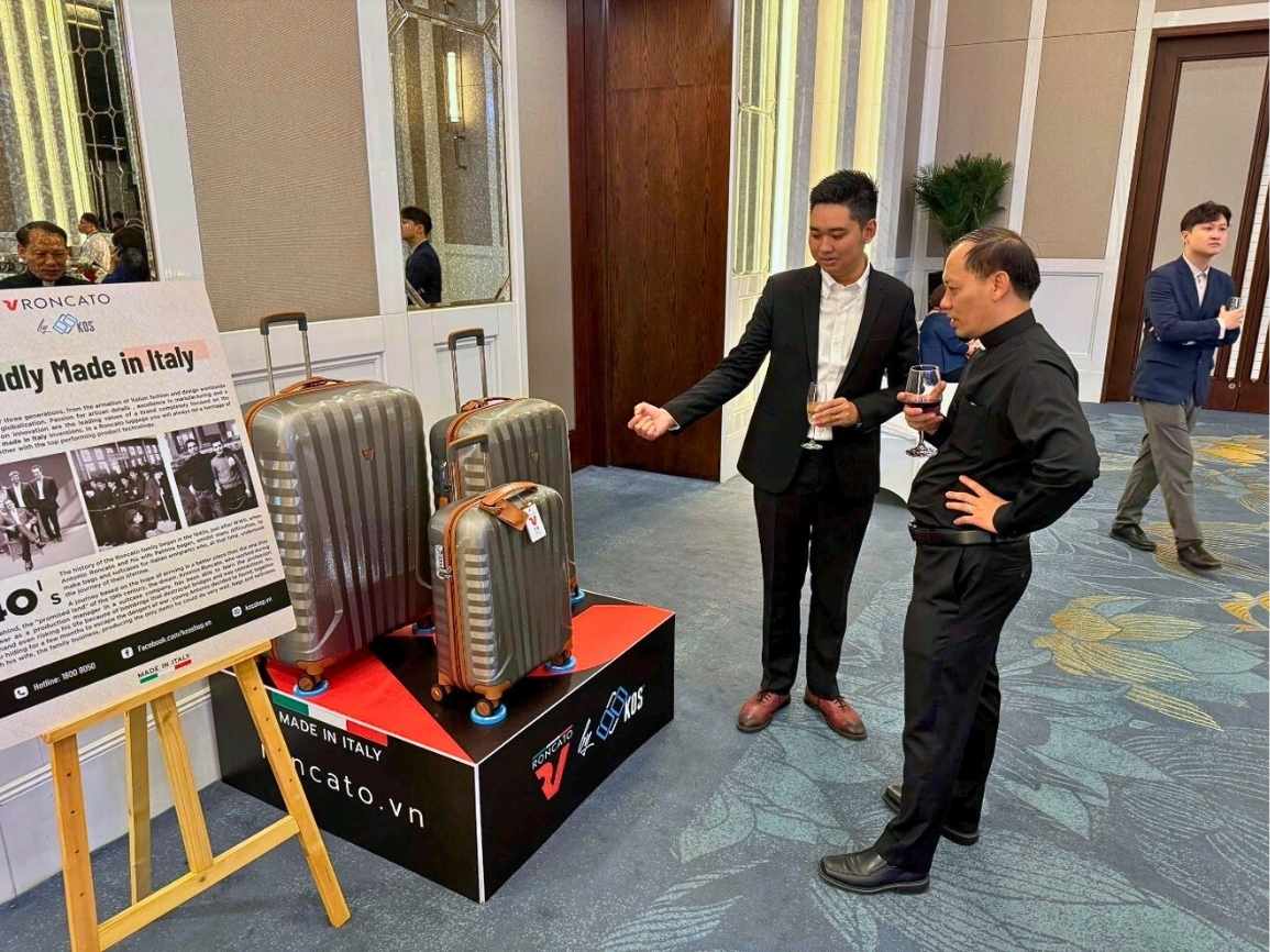 KOS là nhà phân phối chính thức vali Roncato tại Việt Nam.