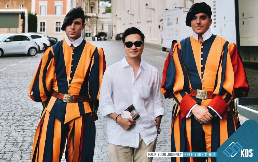 Quang Vinh du lịch với phong cách riêng biệt