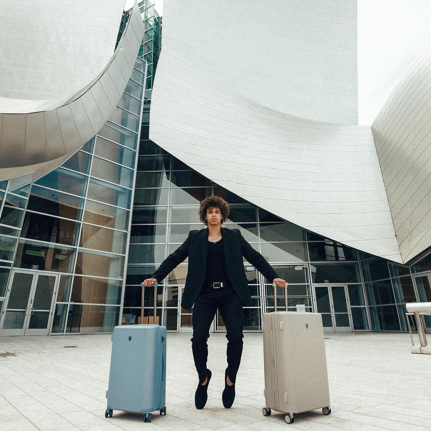 Vali 20 inch đựng được bao nhiêu kg đồ đạc?