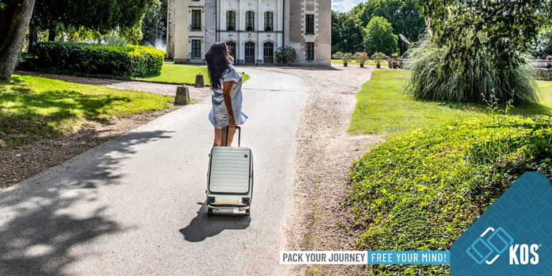 Có nên mua vali màu trắng để đi du lịch?