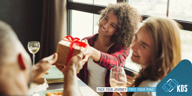 Tặng quà chia tay đồng nghiệp nam ý nghĩa và thiết thực