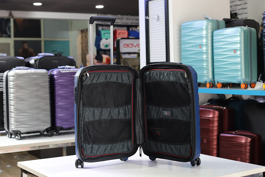 Vali Roncato Box 4.0 size S (20 inch) - Navy hình thực tế 1