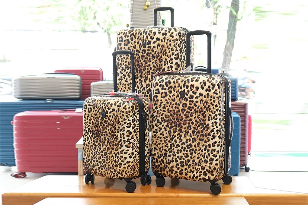 Vali Heys Leopard Fashion Spinner Size L (30 inch) - Brown hình thực tế 1