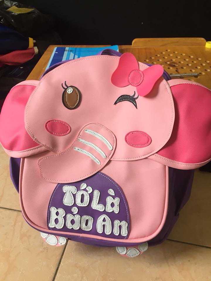 Vì sao ba mẹ nên mua balo thêu tên cho bé?