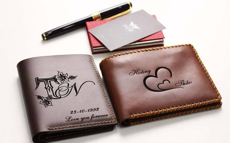 Địa chỉ mua ví da nam khắc tên TpHCM ĐẸP chất lượng nhất