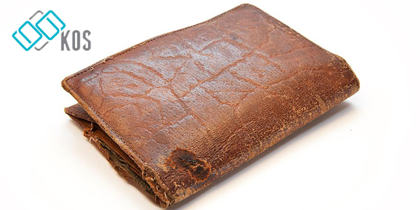 Ví rách và ví cũ có nên VỨT đi hay không?