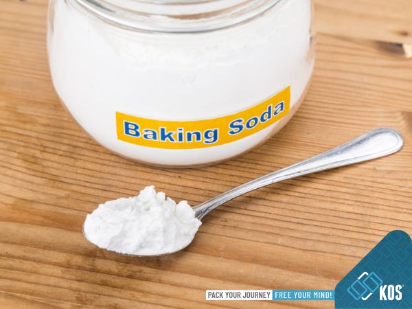 Khử mùi bằng baking soda hoặc phấn trẻ em Khử mùi bằng baking soda hoặc phấn trẻ em